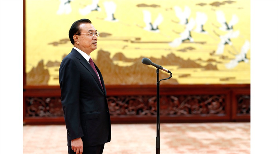 Premier Li meets with Friendship Award recipients